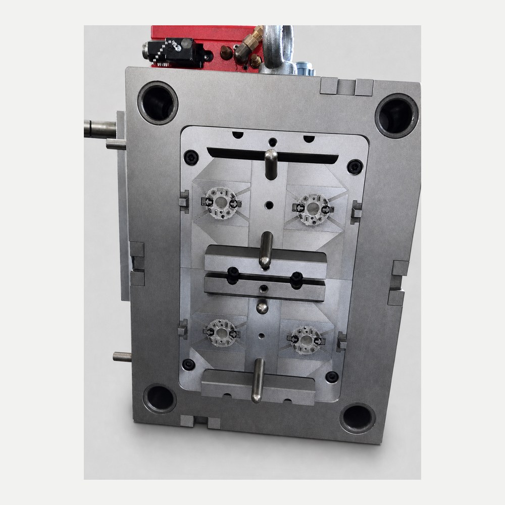 Precision tooling for medical plastic components